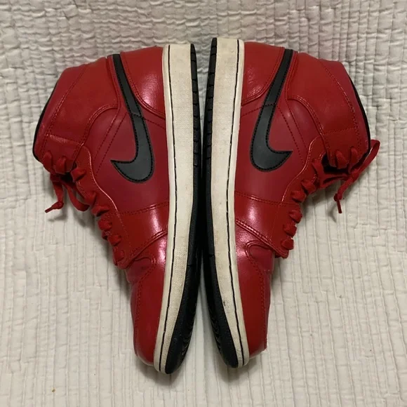 Air Jordan 1 Retro Mid-Top Men Gym Red Size 10 Classic Collectable Fan